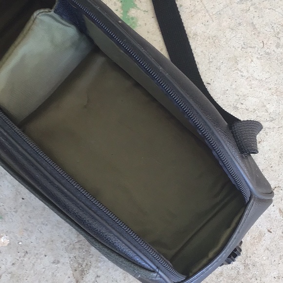 Video camera with storage bag - Picture 6 of 7